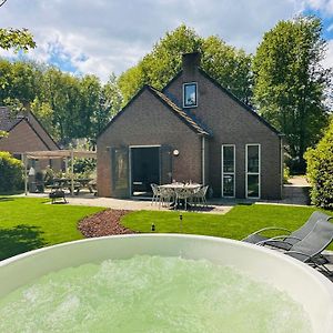 6Pers Boshuis -Hottub Jacuzzi- 'De Groene Specht' Villa Ewijk Exterior photo