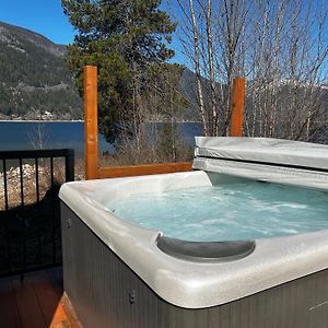 Kaslo, Upper Floor Paradise, 2 Beds And Hot Tub เนลสัน Exterior photo