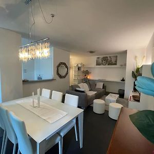 Elegant Relax Suite Near Center Fair Lake Garda เวโรนา Exterior photo