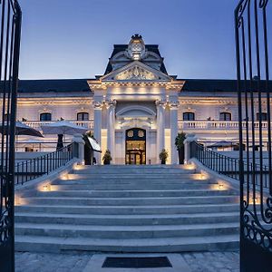 Best Western Premier Hotel De La Cite Royale โลช Exterior photo