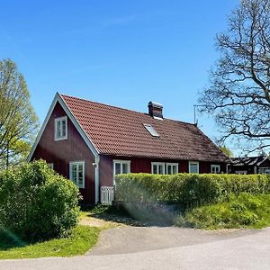 2 Bedroom Nice Home In Bjaernum Bjarnum Exterior photo