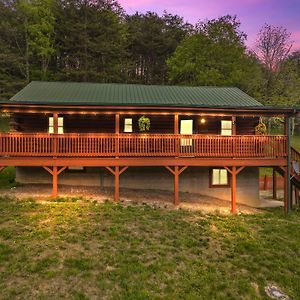 New July Promotion- King Bed Covered Porch ,Hottub, Firepit, Xbox-Game Rm,Wi-Fi-Hiking, Hills โลแกน Exterior photo