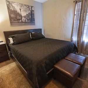 Indy 4-Bedroom Haven: Your Perfect Retreat อินเดียนาโพลิส Exterior photo
