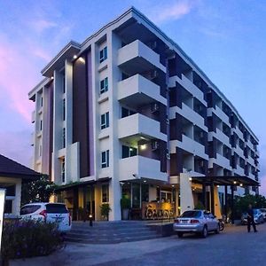 โรงแรมโฮม เพลซ ลพบุรี Exterior photo
