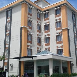 โรงแรมสกายวอร์ด Malalayang Exterior photo