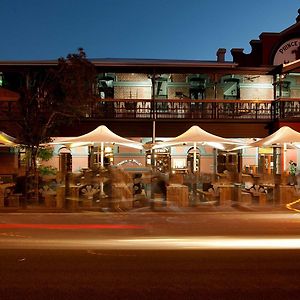 Prince Of Wales Hotel, บันเบอรี Exterior photo