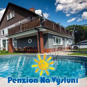 Penzion Na Vysluni Hotel โนเว เมสตู นอด เมตูยี Exterior photo