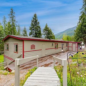 Hungry Horse Hideout - Upper Level Villa Exterior photo