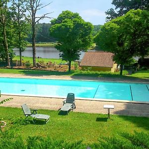 Bungalow De 2 Chambres Avec Vue Sur Le Lac Piscine Partagee Et Jardin Amenage A โรเชอชัวร์ Exterior photo