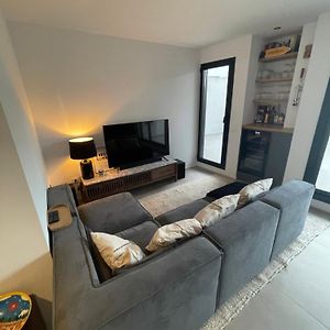 Apartamento Con Terraza Grande Cerca De Barcelona Apartment บาดาโลนา Exterior photo