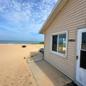 Cozy Cabin On The Beach Of Lake Huron Villa Oscoda Exterior photo