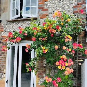 Beautiful 18Th Century Cottage In อารันเดล Exterior photo