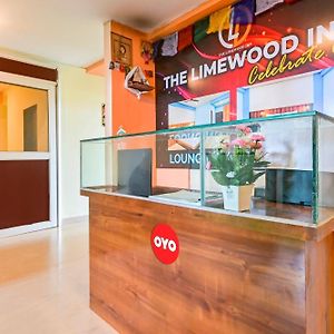 Oyo Flagship The Limewood Inn กูวาฮาติ Exterior photo