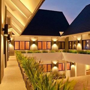 โรงแรมเมซา Ponorogo Exterior photo