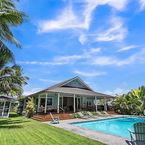 Gorgeous Renovated 1937 Plantation Style Beach House 50 Steps To The Center Of The Beach Home ไคลัว Exterior photo
