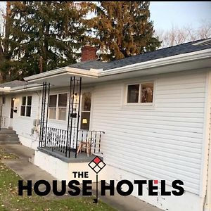 The House Hotels - Whole House Erie Street คูยาโฮกา ฟอลส์ Exterior photo