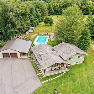 Home In Dowagiac With Private Pool Exterior photo