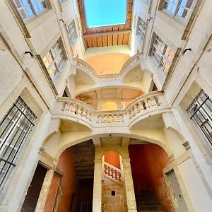 Au Coeur Du Centre Historique - Immeuble Classe - Terrasse - Climatise นีมส์ Exterior photo