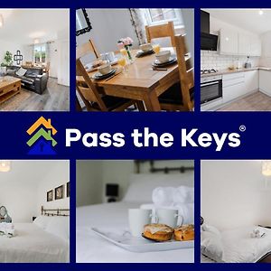 Pass The Keys Prime Location 3-Bed Home Near Manchester Airport - Ideal For Families & Groups ชีเดิล Exterior photo