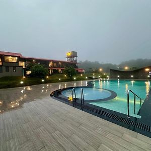 Bliss Nirvana Resort, โลนาวาลา Exterior photo