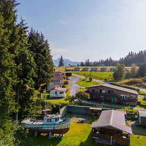 The Cabins At Alert Bay Exterior photo