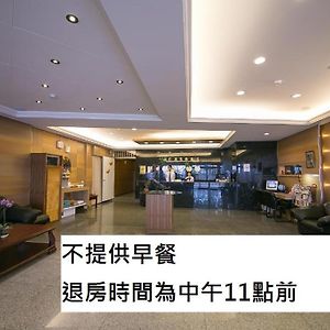 Jiuning Business Hotel ไถหนาน Exterior photo