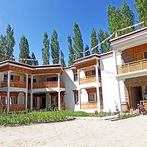 Losar Guest House Ladakh By Lexstays เลห์ Exterior photo