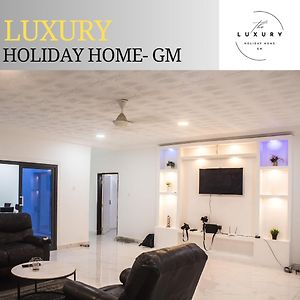 Luxury Holiday Home Gm บันจูล Exterior photo