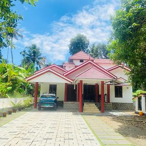 Mampilly Guest House กัตตะยัม Exterior photo