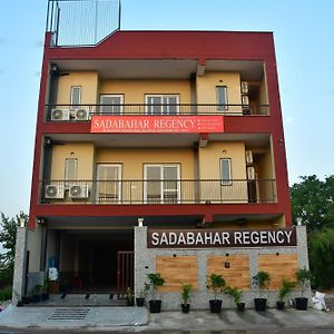 Sadabahar Regency Hotel คูร์เคาน์ Exterior photo