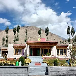 Mountain Majesty Guest House Ladakh By Lexstays นูบรา Exterior photo