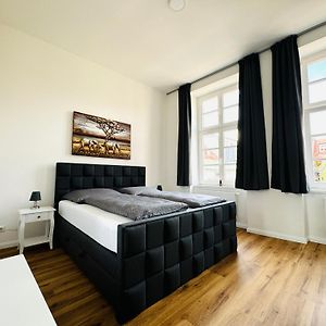 Moderne Ferienwohnung Inmitten Der Altstadt ชเวียรีน Exterior photo