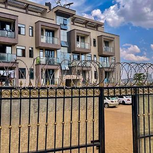 The City Oasis, 10Mins Walk To Downtown - Kla Apartment Muyenga Exterior photo