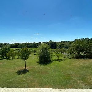 Chateau Canteloup Bed & Breakfast Saint-Caprais-de-Bordeaux Exterior photo