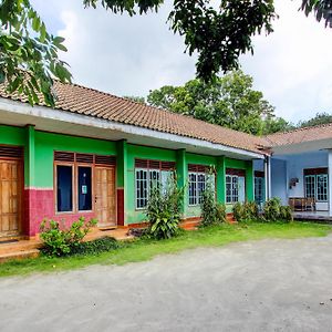 Oyo 93394 Pondok Wisata Kurniawan 2 Hotel ยอกยาการ์ตา Exterior photo