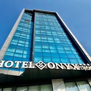 Onyx By Luna Hotel ออราน Exterior photo