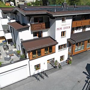 Quality Hosts Arlberg - Haus Pepi Eiter Hotel ซังคท์อันทอนอัมอาร์ลแบร์ก Exterior photo