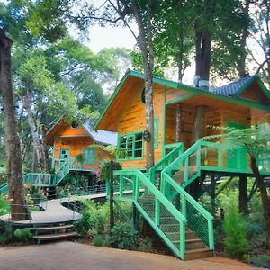 Mang Den Treehouse Village Resort & Zipline Kon Von Kla Exterior photo