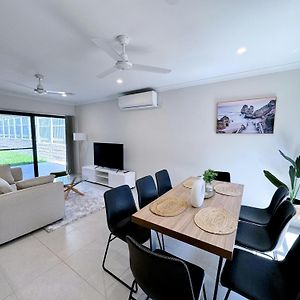 Theme Park Retreat Coomera 5 Beds Villa โกลด์โคสต์ Exterior photo