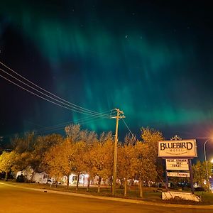 Bluebird Motel Claresholm Exterior photo