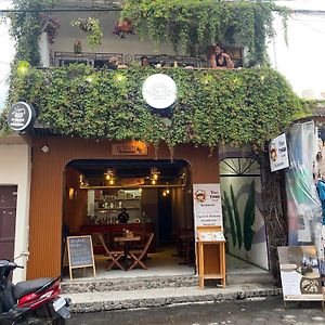 Nomades Hostel "The Apartment" ปานาคาเชล Exterior photo