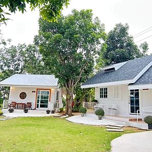 Dhanhill Bed&Cafe Hotel บ้านบุขนุน Exterior photo