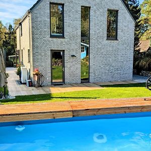 Architektenhaus Mit Spielplatz Und Pool Am Wald Nahe Hamburg Villa Siedlung Hainbuch Exterior photo