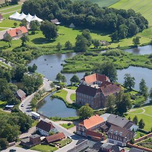 Den Gamle Kro Ved Gram Slot Hotel Exterior photo