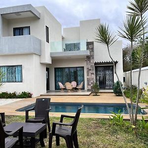 Solara Villa - 2 Bedrooms - Air Cond - Pool - Garden - Bbq กรองด์เบย์ Exterior photo