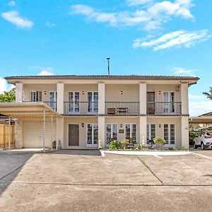 Kozyguru Thornleigh Charming Two-Bed Townhouse Apartment Exterior photo