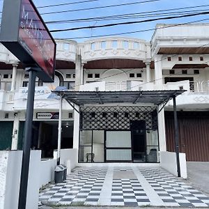 Oyo 94343 Mantari Guesthouse บูกิตติงกี Exterior photo