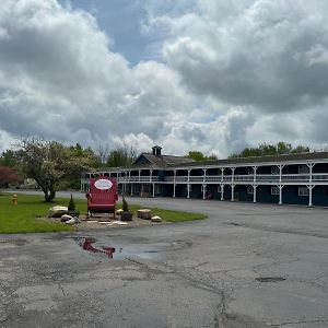 Webb'S Hotel Mayville Exterior photo