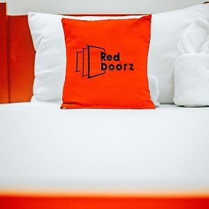 Reddoorz At S & L Apartelle Daraga Albay Hotel เลกัซปี Exterior photo