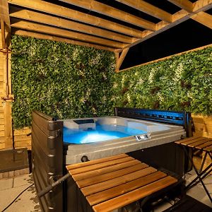 Cottage With Hot Tub Near Knockhill Saline Exterior photo